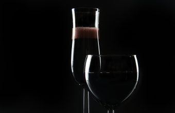 JPEG与WebP与AVIF图片压缩格式横向对比图，展示不同格式在相同画质下的文件体积差异柱状图，薄荷绿配色